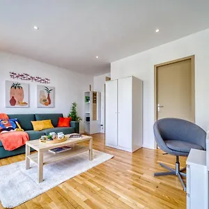 https://le-stade-clmenceau.hotels-rhonealpes.com